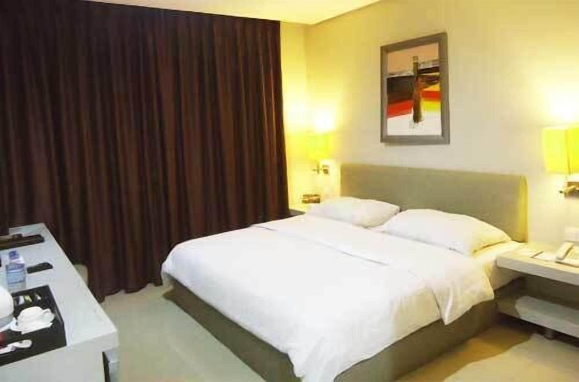 Swiss-Belexpress Jayapura Hotel Exterior foto